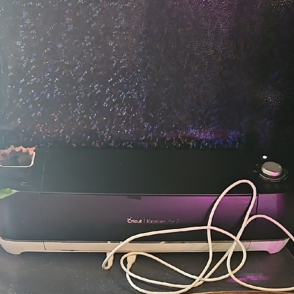 Cricut Explore Air 2 - Black and Cream